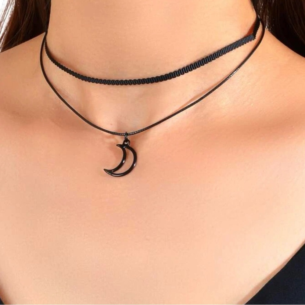 NWT Black Choker